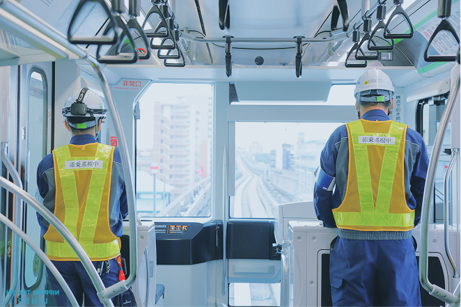 点検・整備する作業員たちの様子